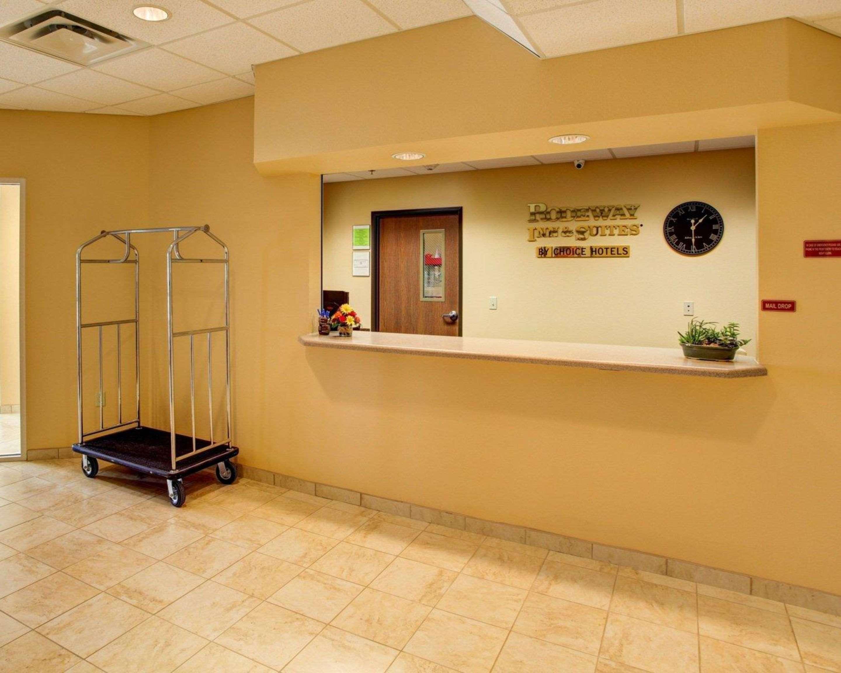 Rodeway Inn & Suites Phillipsburg エクステリア 写真