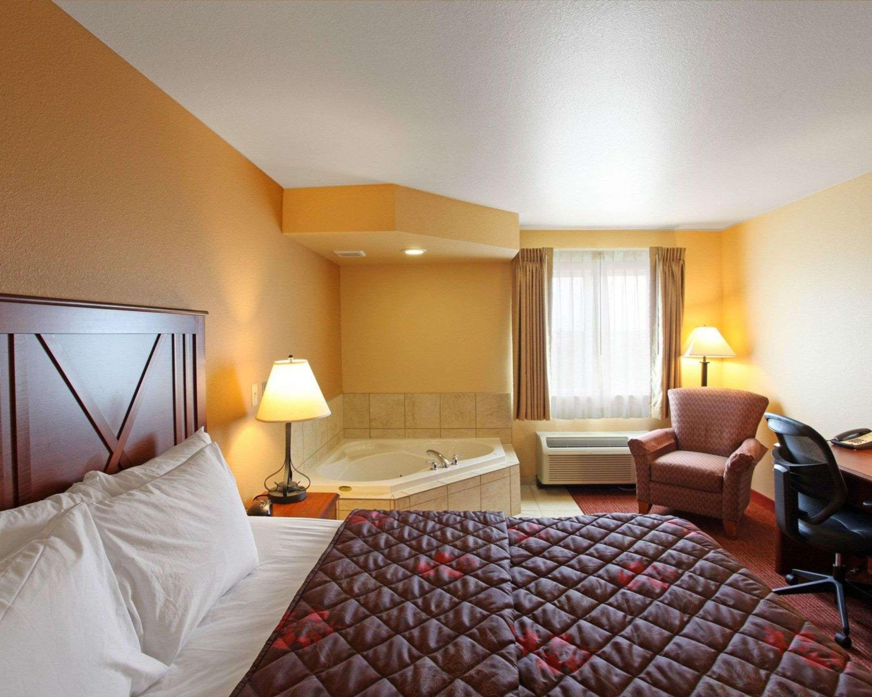 Rodeway Inn & Suites Phillipsburg エクステリア 写真