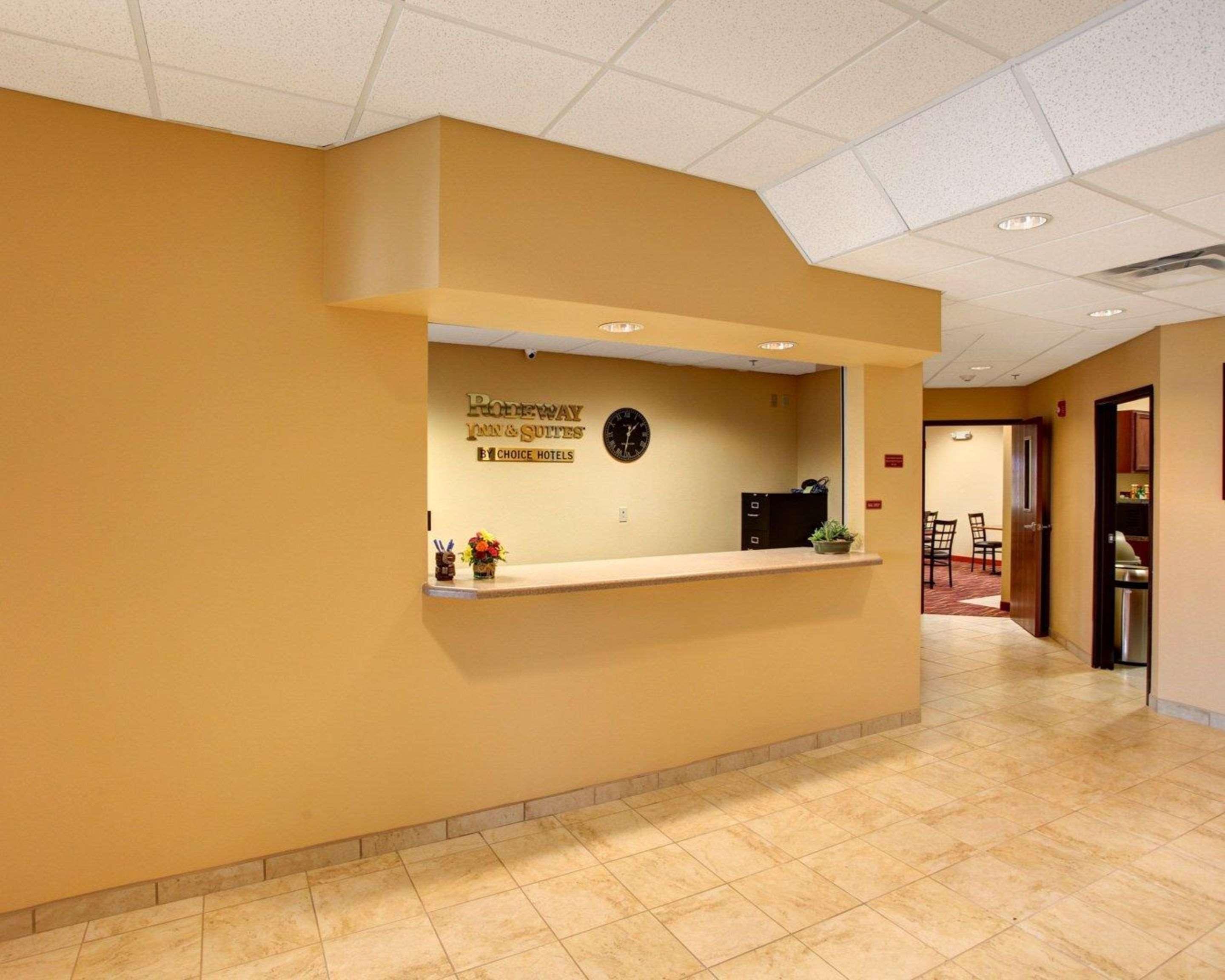 Rodeway Inn & Suites Phillipsburg エクステリア 写真