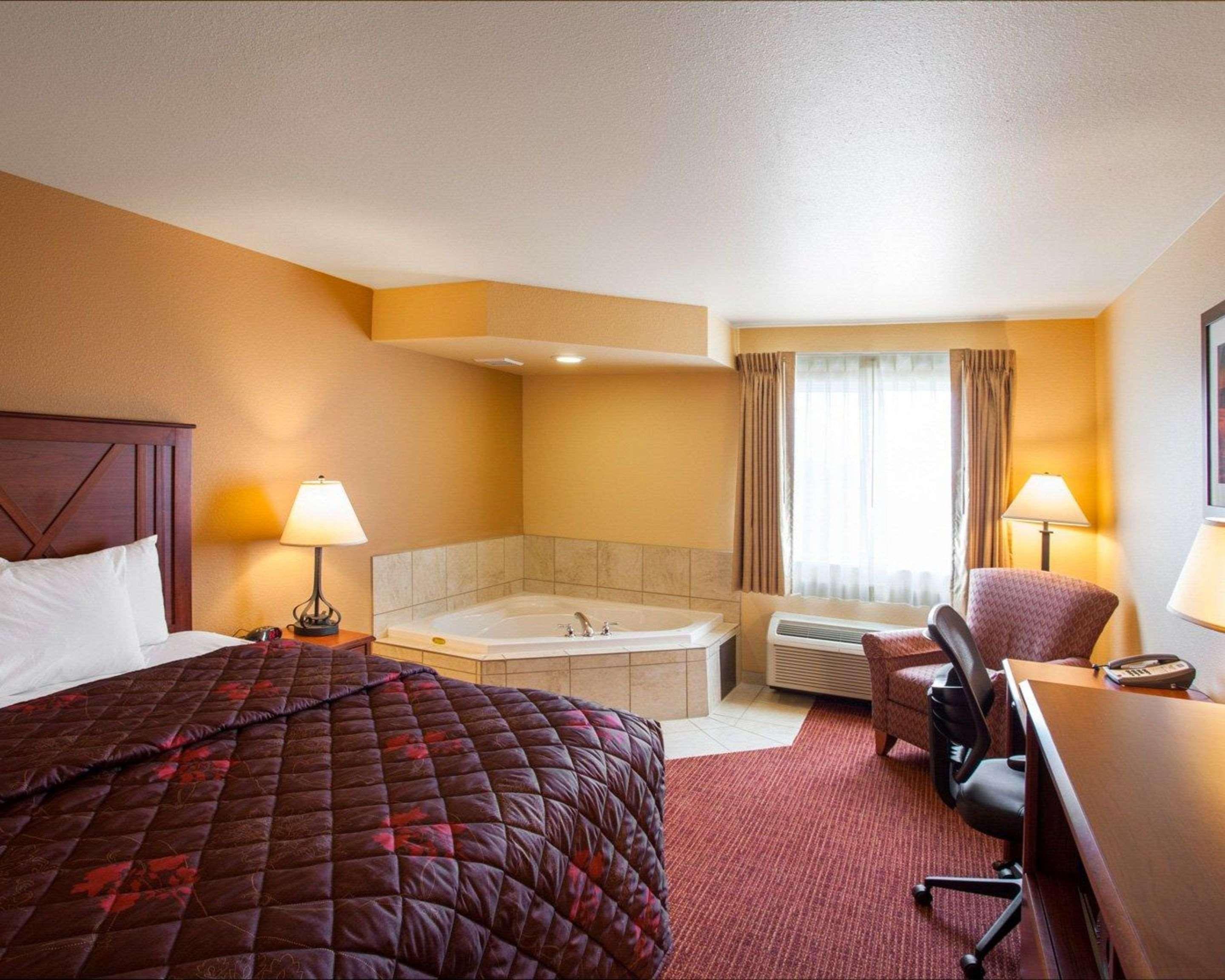 Rodeway Inn & Suites Phillipsburg エクステリア 写真