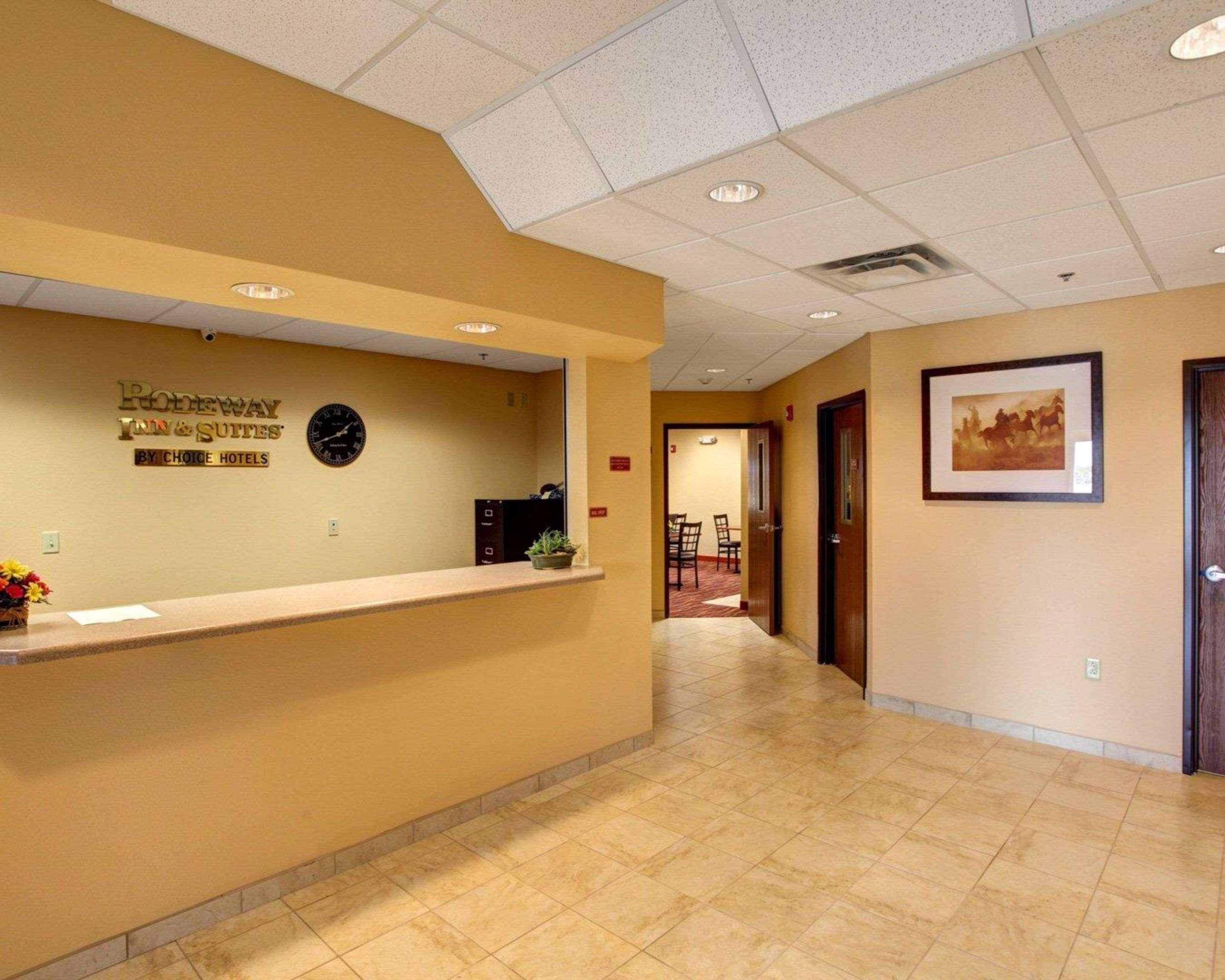 Rodeway Inn & Suites Phillipsburg エクステリア 写真