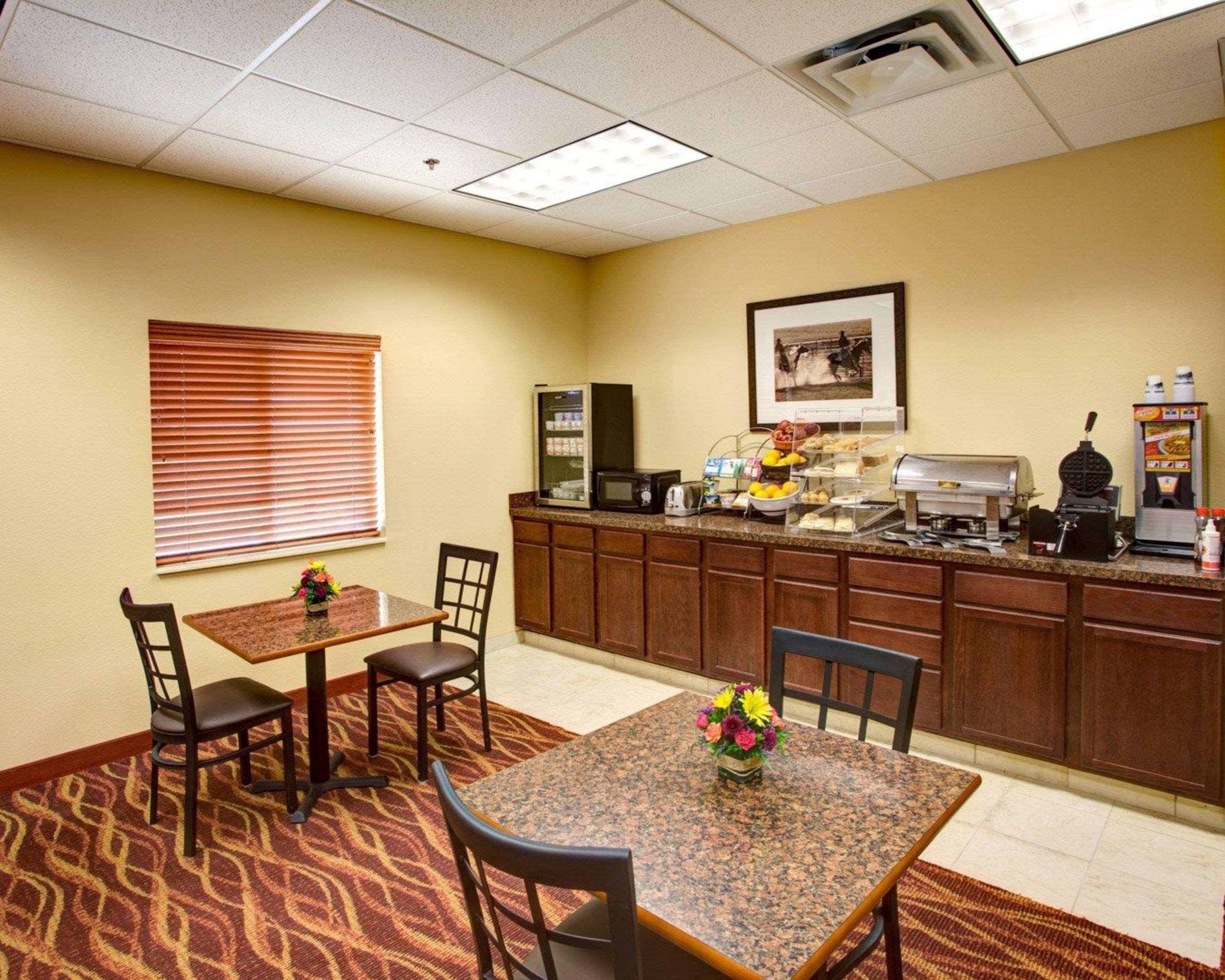 Rodeway Inn & Suites Phillipsburg エクステリア 写真