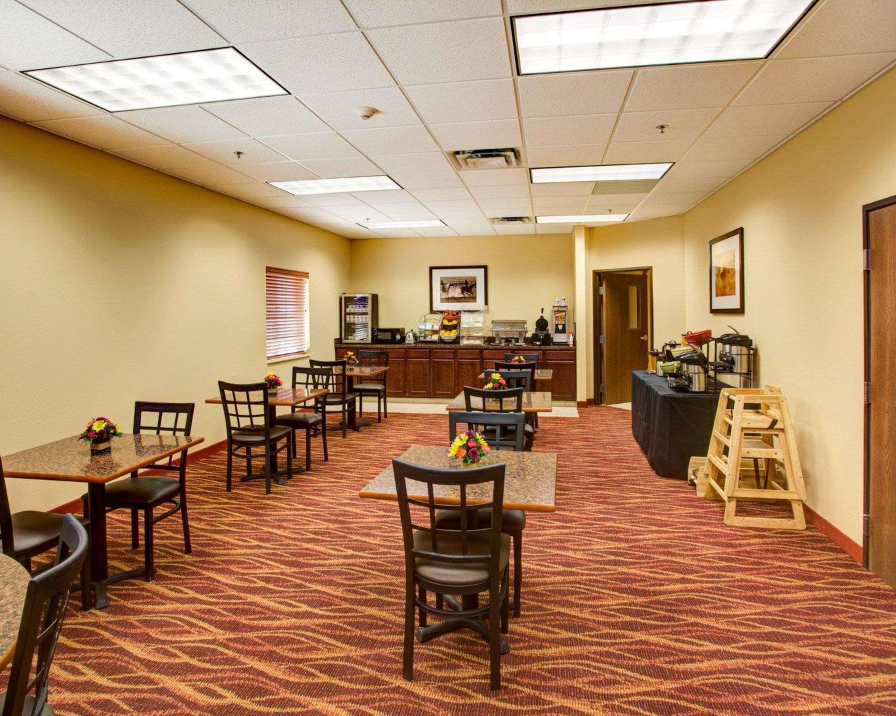 Rodeway Inn & Suites Phillipsburg エクステリア 写真