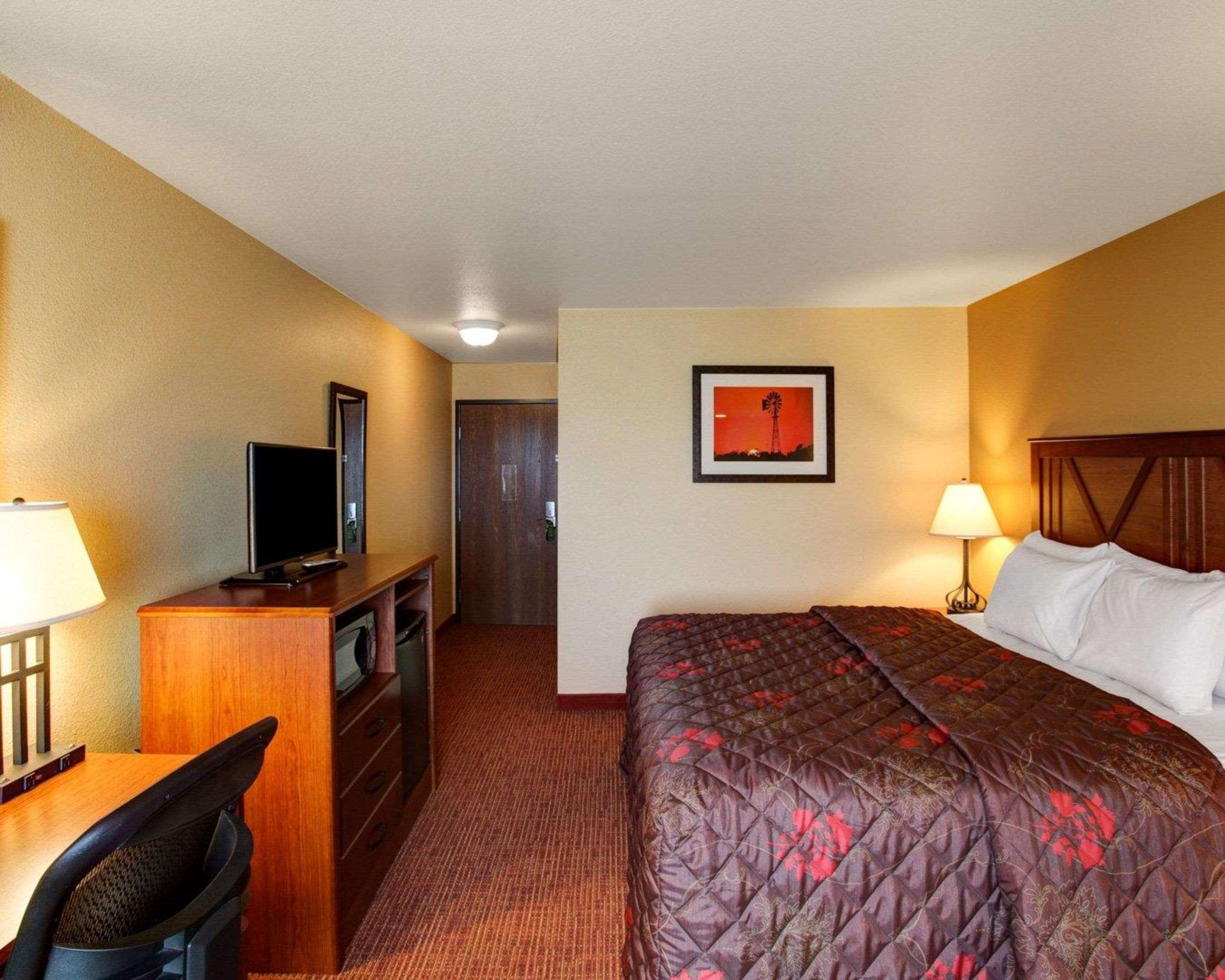 Rodeway Inn & Suites Phillipsburg エクステリア 写真